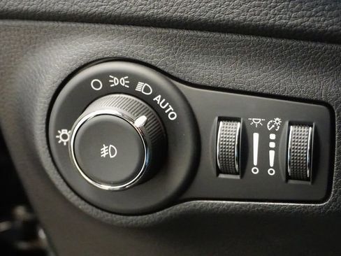 Used 2019 Jeep Compass Limited image 29