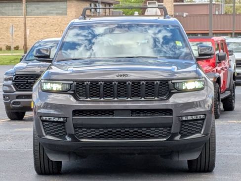 Used 2024 Jeep Grand Cherokee L Limited w/ Black Appearance Package AWD/4WD image 2