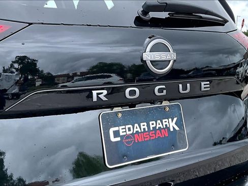 Used 2025 Nissan Rogue SV FWD image 10