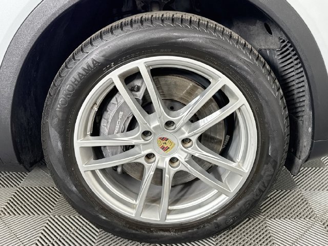 Used 2023 Porsche Cayenne AWD/4WD image 28