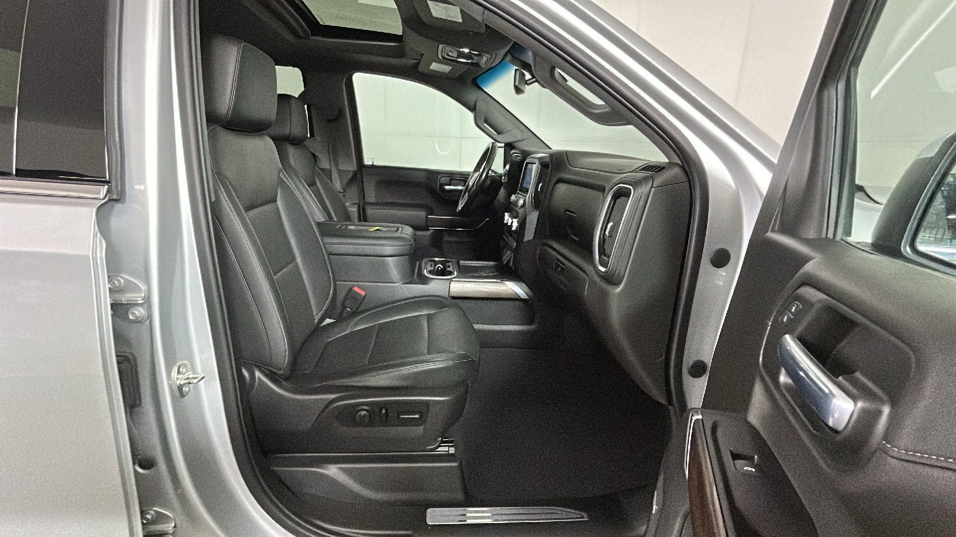 Used 2019 GMC Sierra 1500 SLT w/ SLT Premium Plus Package AWD/4WD image 37