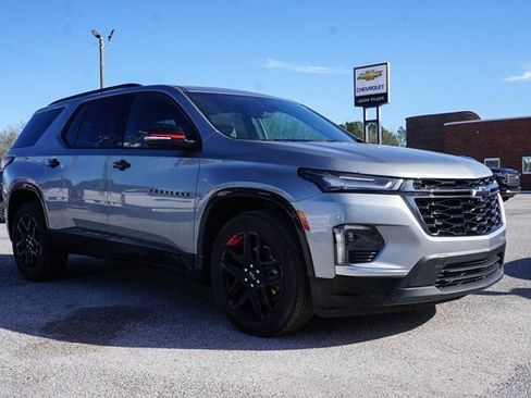 Used 2023 Chevrolet Traverse Premier w/ Redline Edition image 2