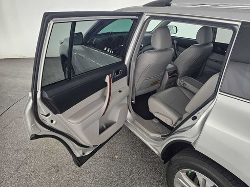 Used 2012 Toyota Highlander Limited w/ Tow Pkg FWD image 16