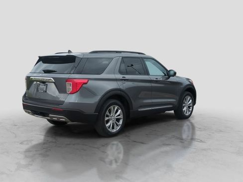 Used 2023 Ford Explorer XLT w/ Equipment Group 202A AWD/4WD image 8