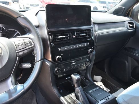 Used 2023 Lexus GX 460 w/ Black Line Special Edition AWD/4WD image 9