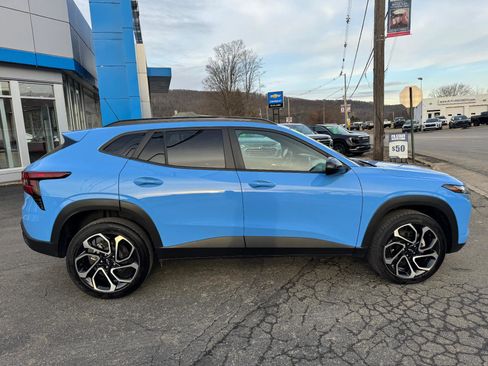 Used 2024 Chevrolet Trax RS w/ Driver Confidence Package image 8