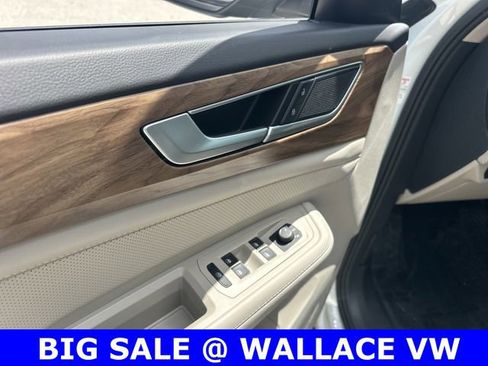 Certified 2025 Volkswagen Atlas SE FWD image 16