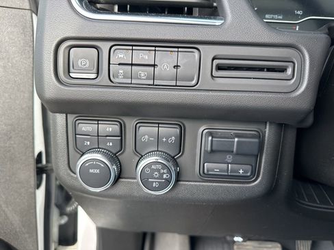 Used 2023 GMC Yukon SLT image 25