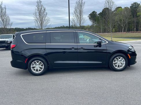 New 2026 Chrysler Pacifica Select image 8