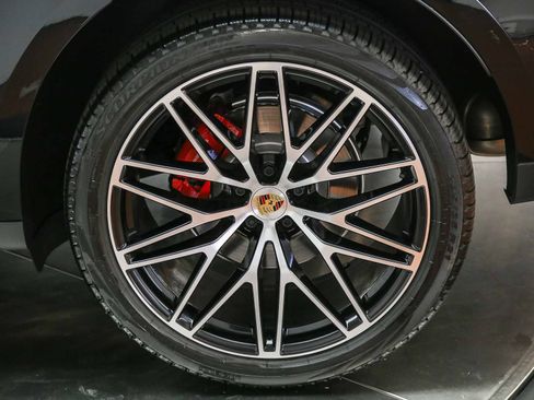 Certified 2025 Porsche Macan S AWD/4WD image 15
