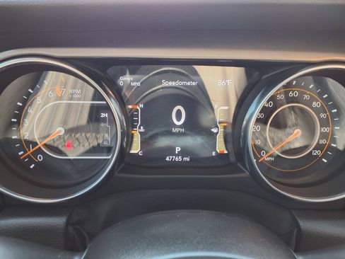 Used 2023 Jeep Gladiator Sport AWD/4WD image 15