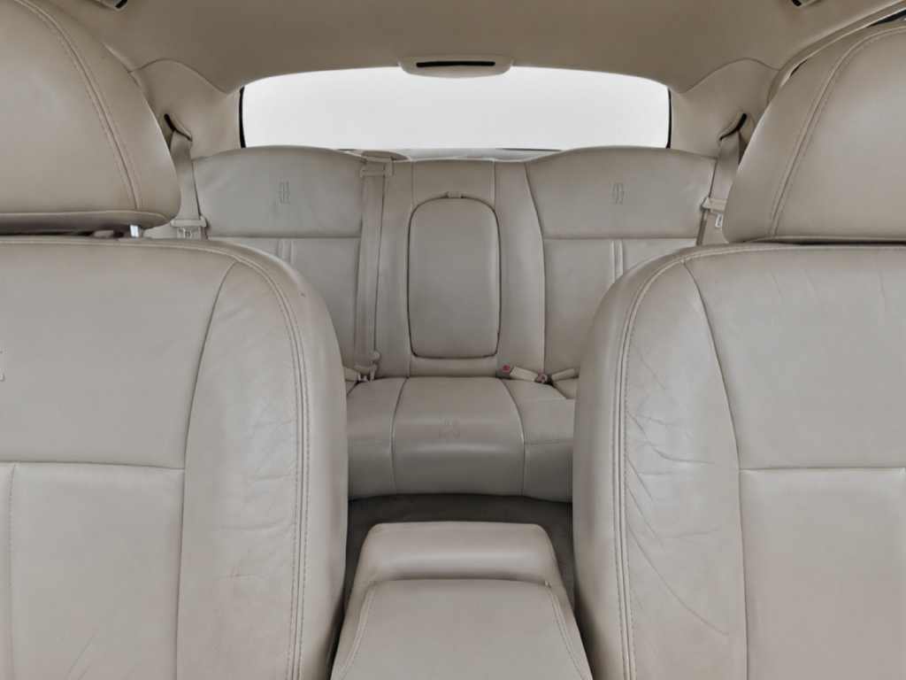 Used 2003 Lincoln Town Car Cartier RWD image 15