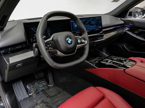 Used 2024 BMW 530i image 3