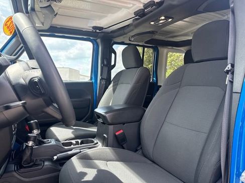 Used 2023 Jeep Wrangler Unlimited Sport image 12