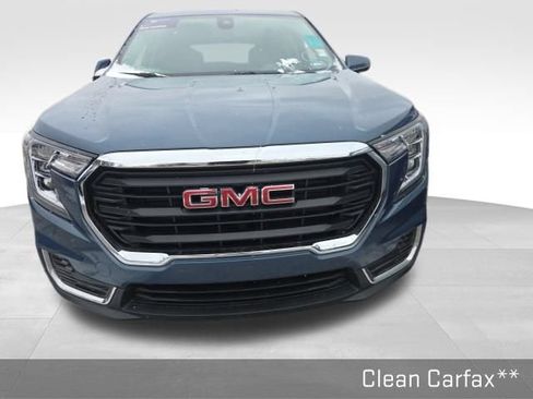Used 2024 GMC Terrain SLE image 3