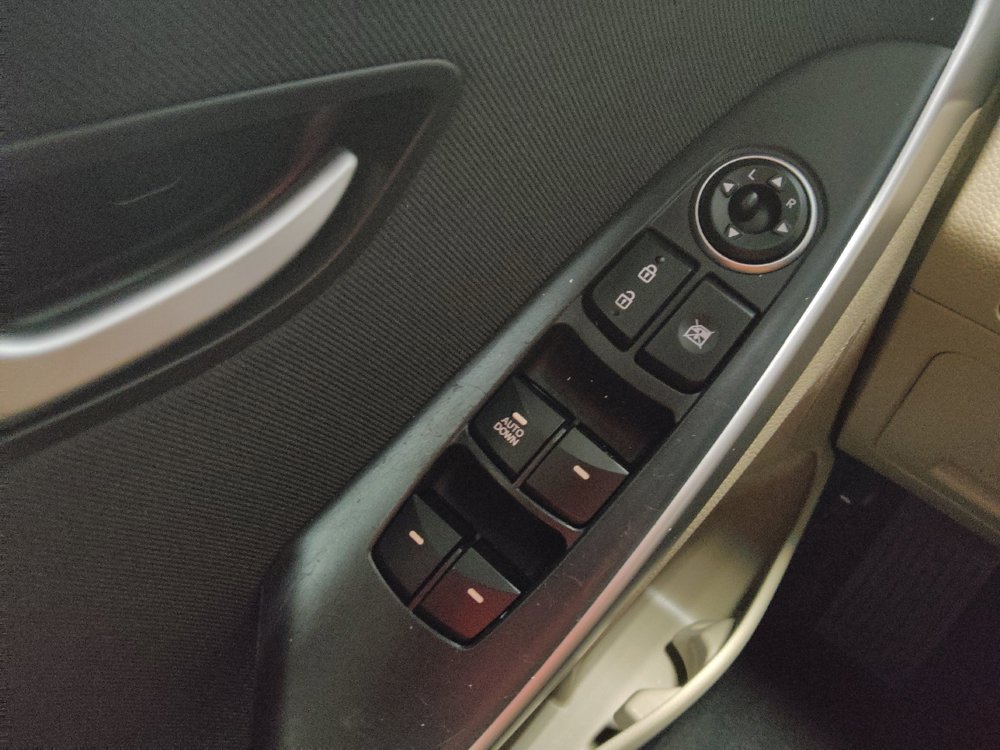 Used 2015 Hyundai Elantra GT FWD image 27