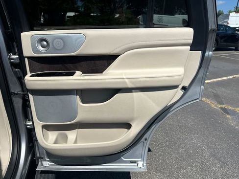 Certified 2021 Lincoln Navigator Reserve w/ Luxury Package AWD/4WD image 19