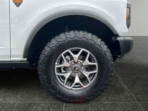 Used 2025 Ford Bronco Badlands image 9