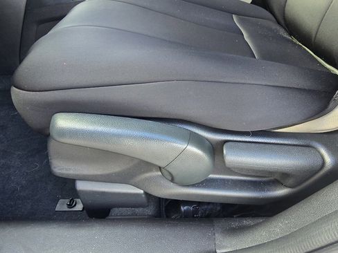 Used 2016 Honda CR-V LX image 16