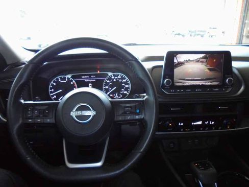 Used 2024 Nissan Rogue SV w/ SV Premium Package FWD image 6