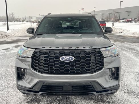 Used 2025 Ford Explorer ST-Line w/ Premium Package image 7