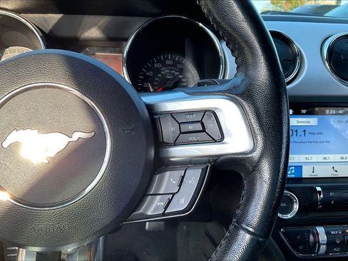 Used 2016 Ford Mustang Premium image 22