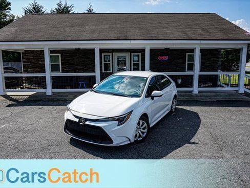 Used 2020 Toyota Corolla LE FWD image 2