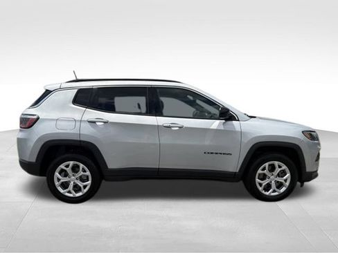 Used 2024 Jeep Compass Latitude AWD/4WD image 19