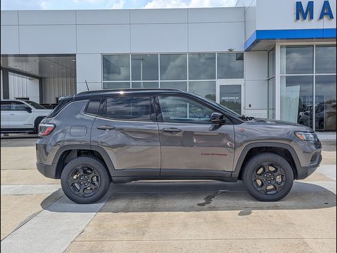 Used 2023 Jeep Compass Trailhawk AWD/4WD image 6