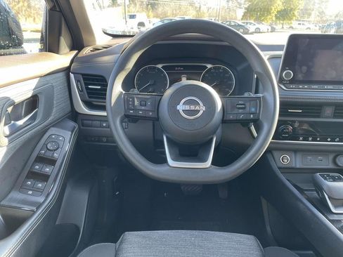 Used 2023 Nissan Rogue SV image 12