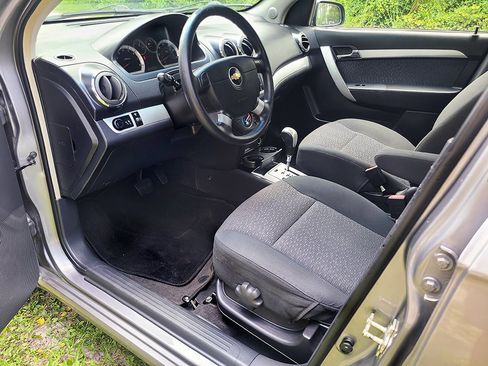 Used 2011 Chevrolet Aveo LT w/ LPO, Bodyside Molding Package FWD image 12