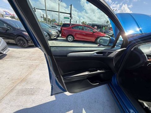 Used 2018 Ford Fusion SE w/ Fusion SE Technology Package FWD image 8