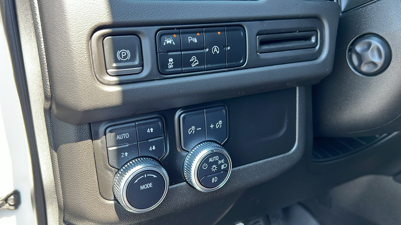 Certified 2023 GMC Yukon AT4 AWD/4WD image 33