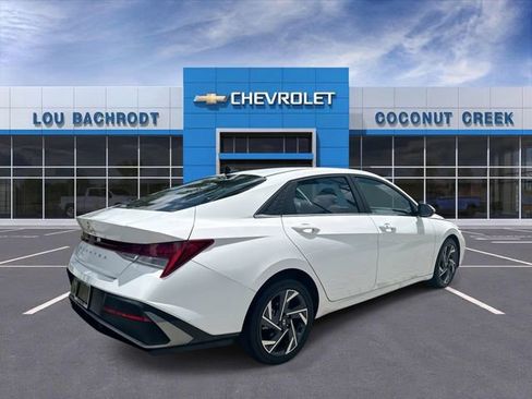 Used 2025 Hyundai Elantra SEL FWD image 8