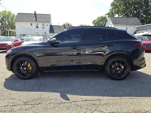 Used 2020 Alfa Romeo Stelvio Ti Sport w/ Quick Order Package 22S Sport AWD/4WD image 8