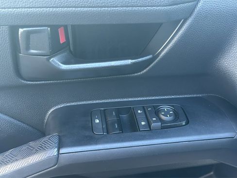 Used 2025 Toyota Tacoma SR image 19