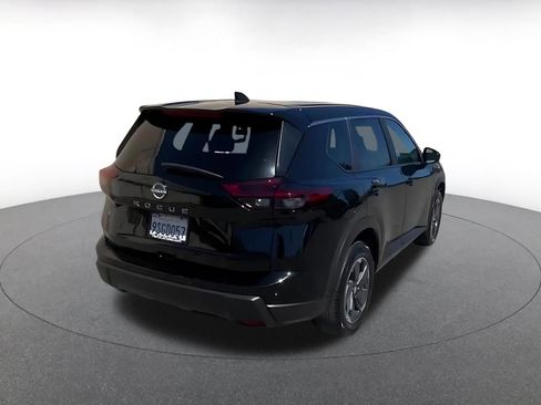 Used 2025 Nissan Rogue SV FWD image 14