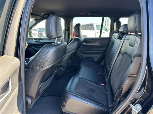 Used 2023 Jeep Grand Cherokee Altitude image 10