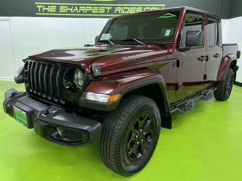 Used 2021 Jeep Gladiator Willys AWD/4WD image 5