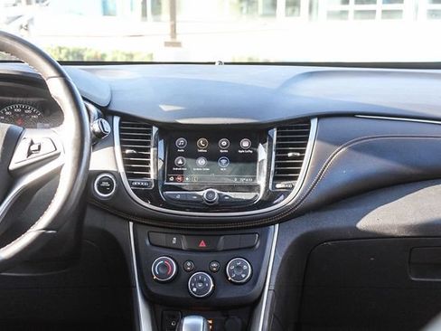 Used 2019 Chevrolet Trax LT w/ Driver Confidence Package FWD image 17