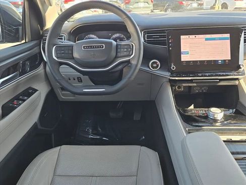 Used 2024 Jeep Wagoneer L Series II RWD image 27