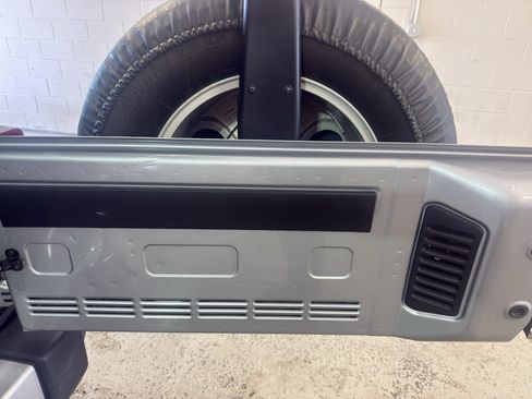 Used 2015 Jeep Wrangler Sahara w/ Connectivity Group AWD/4WD image 25