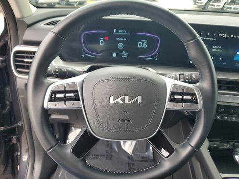 Used 2025 Kia Telluride LX FWD image 21