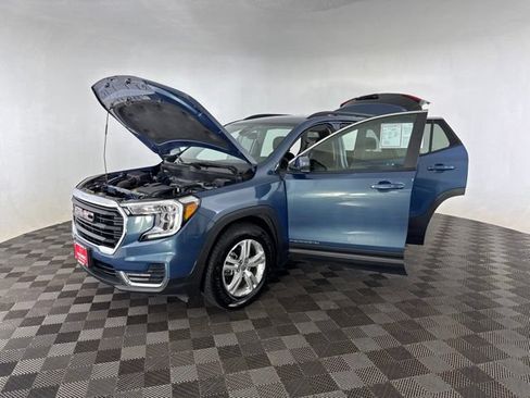 Used 2024 GMC Terrain SLE w/ Driver Convenience Package FWD image 10