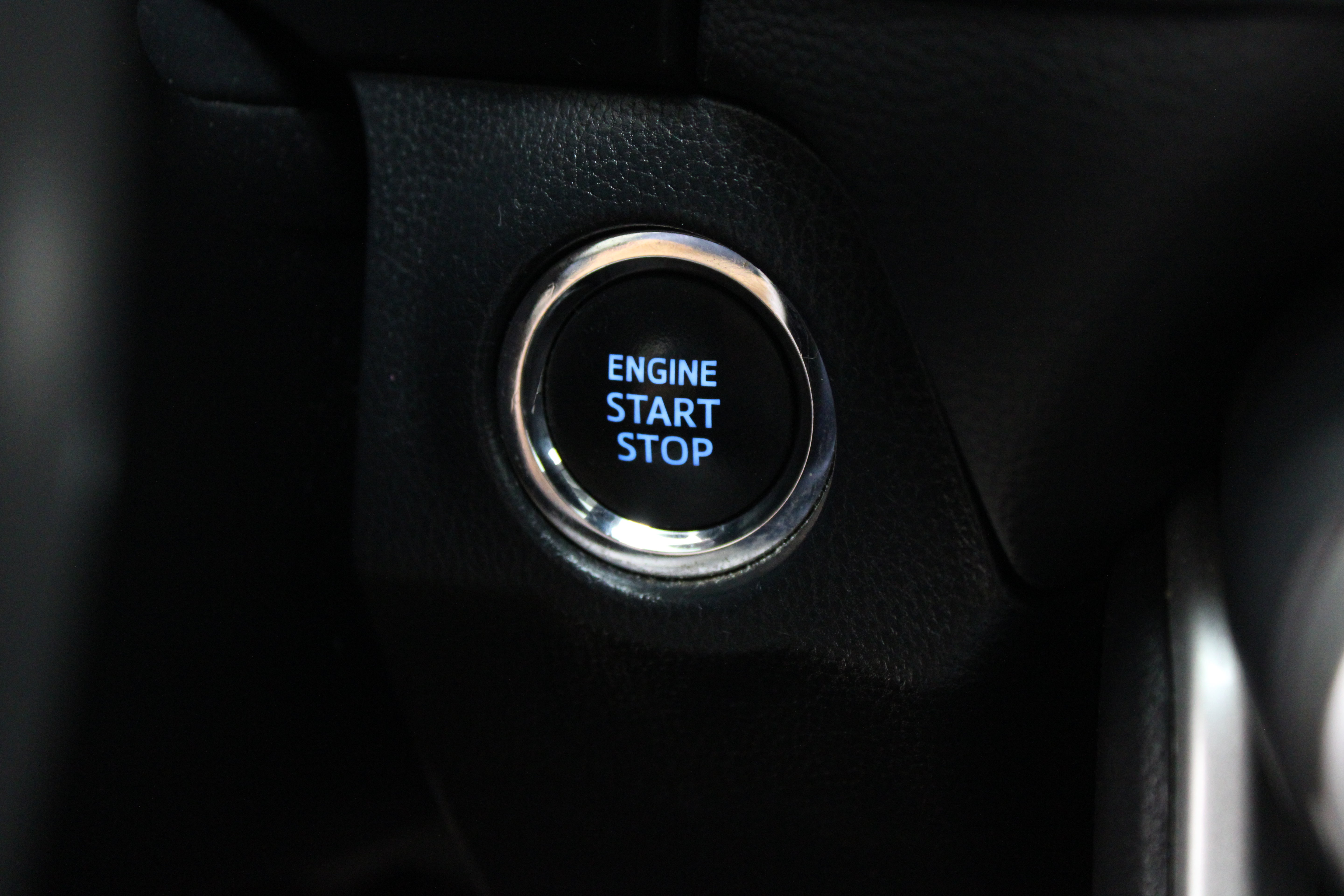 Used 2020 Toyota RAV4 XLE Premium FWD image 18