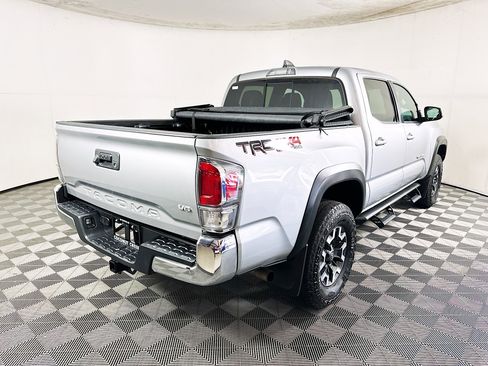 Used 2022 Toyota Tacoma TRD Off-Road AWD/4WD image 3