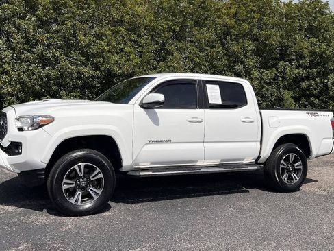 Used 2019 Toyota Tacoma TRD Sport RWD image 3