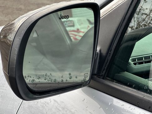 Used 2024 Jeep Compass Latitude image 50