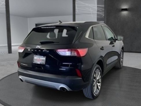 Used 2022 Ford Escape Titanium AWD/4WD image 3