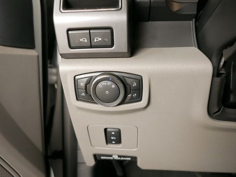 Used 2019 Ford F450 XLT w/ XLT Premium Package image 18